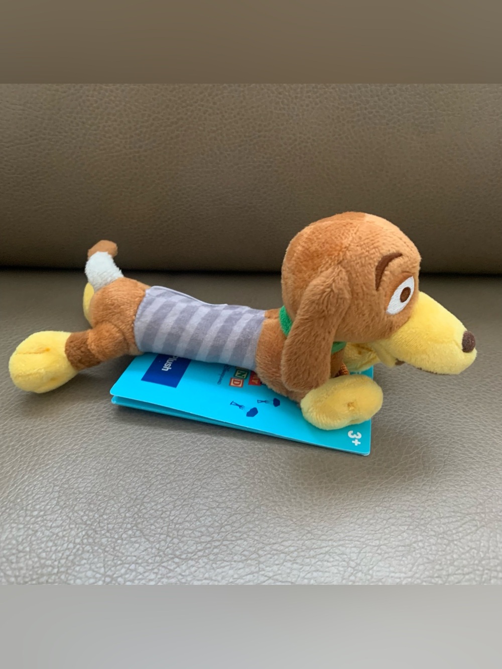BNWT Hong Kong Disneyland Toy Story Slinky Dog Magnetic Shoulder Pal Plush